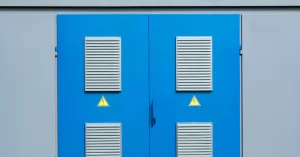 Puerta contra incendios ventilada, de color azul
